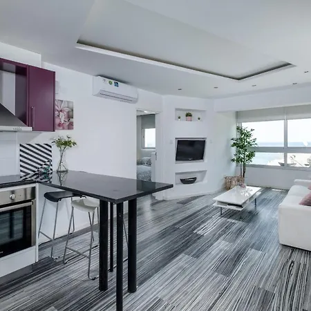 Sea The Sunset Lárnaka